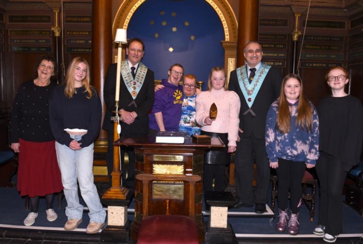 Windsor and Eton masonic lodges raise &pound;2,000 for Windsor swimming club