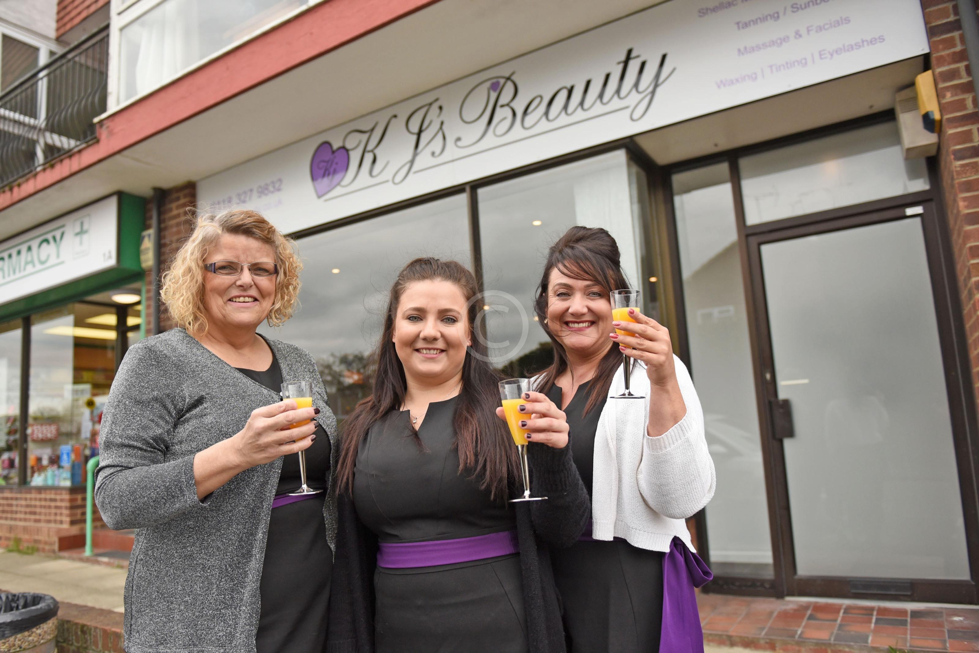 TWYFORD 129642 Photo 1 of 6 Baylis Media Photos