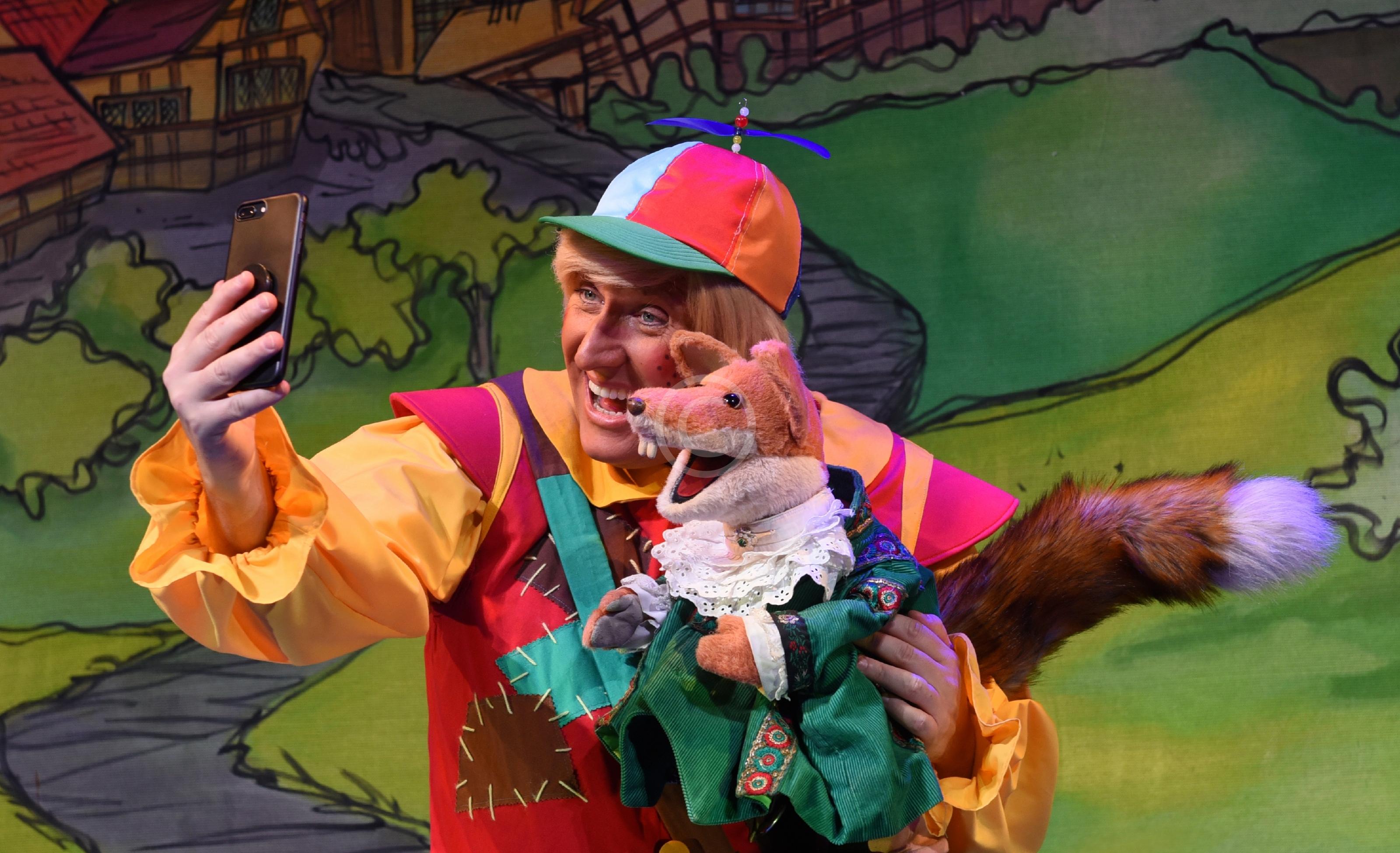 WINDSOR 130645 Photo 1 of 27 Baylis Media Photos