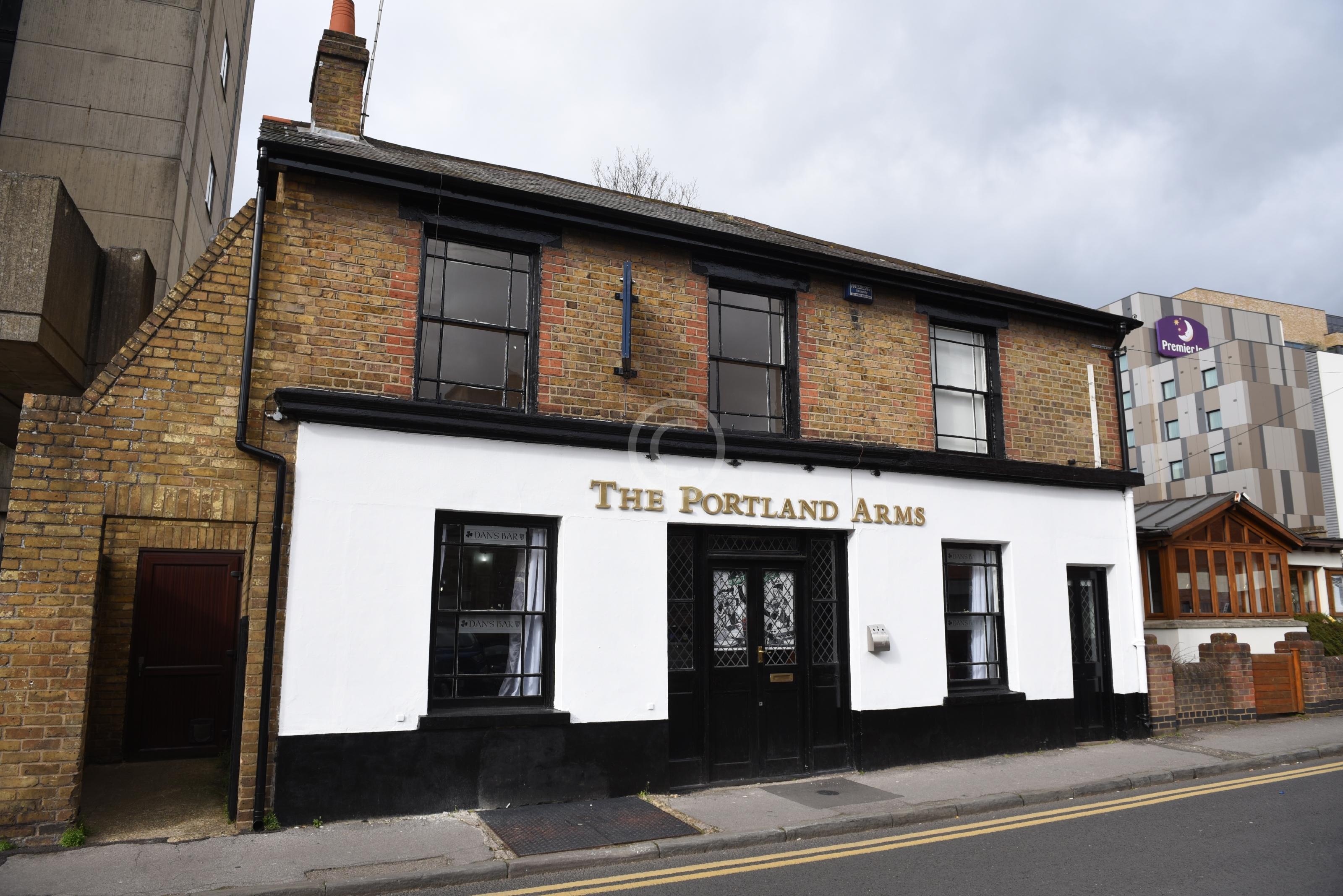 MAIDENHEAD 131049 Photo 1 of 11 Baylis Media Photos