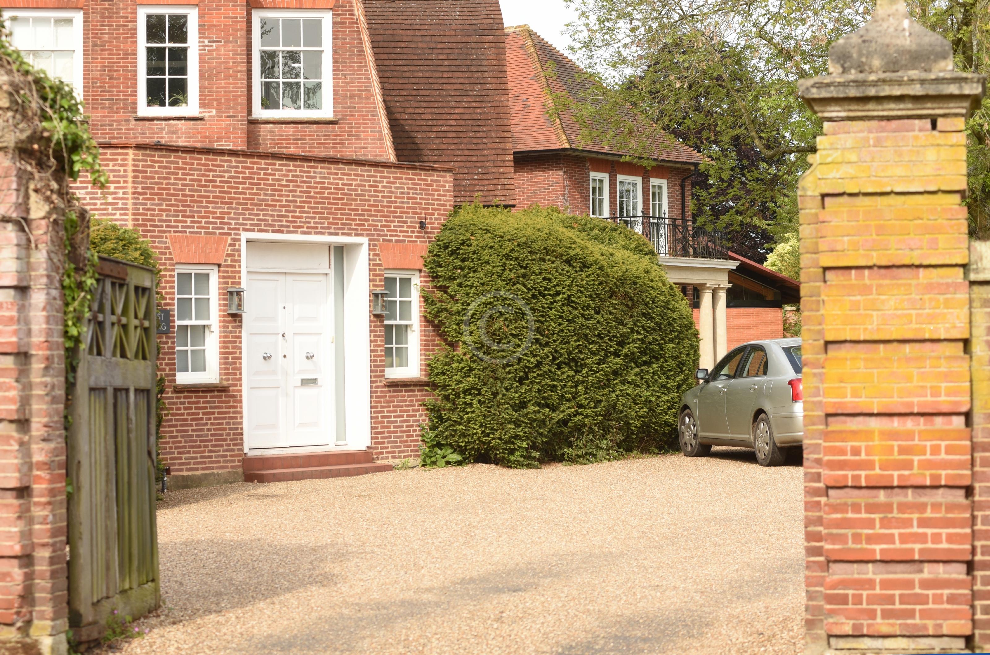 HURLEY 131320 Photo 1 of 6 Baylis Media Photos