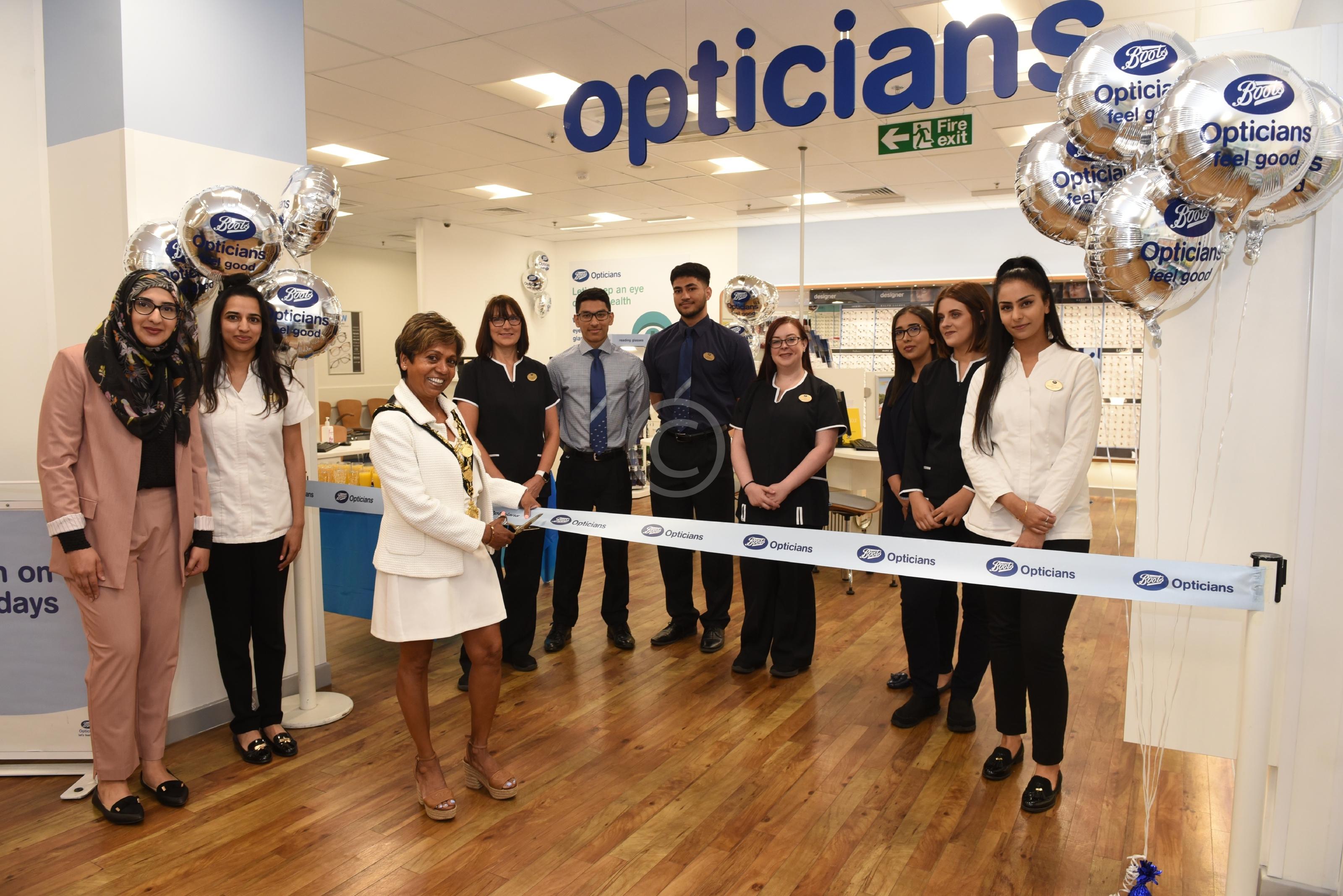 WINDSOR 131586 Photo 1 of 11 Baylis Media Photos