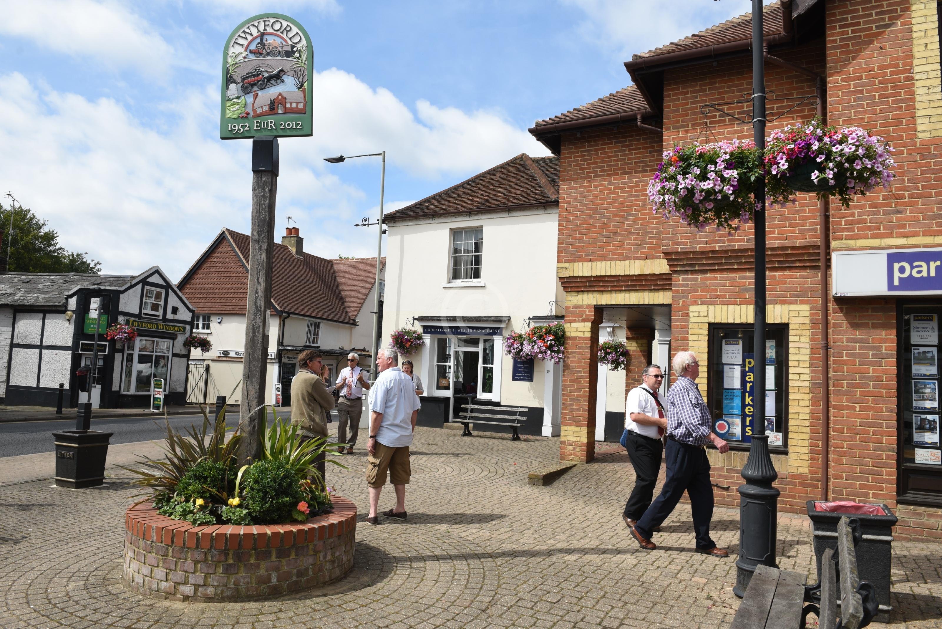 TWYFORD 131599 Photo 1 of 35 Baylis Media Photos