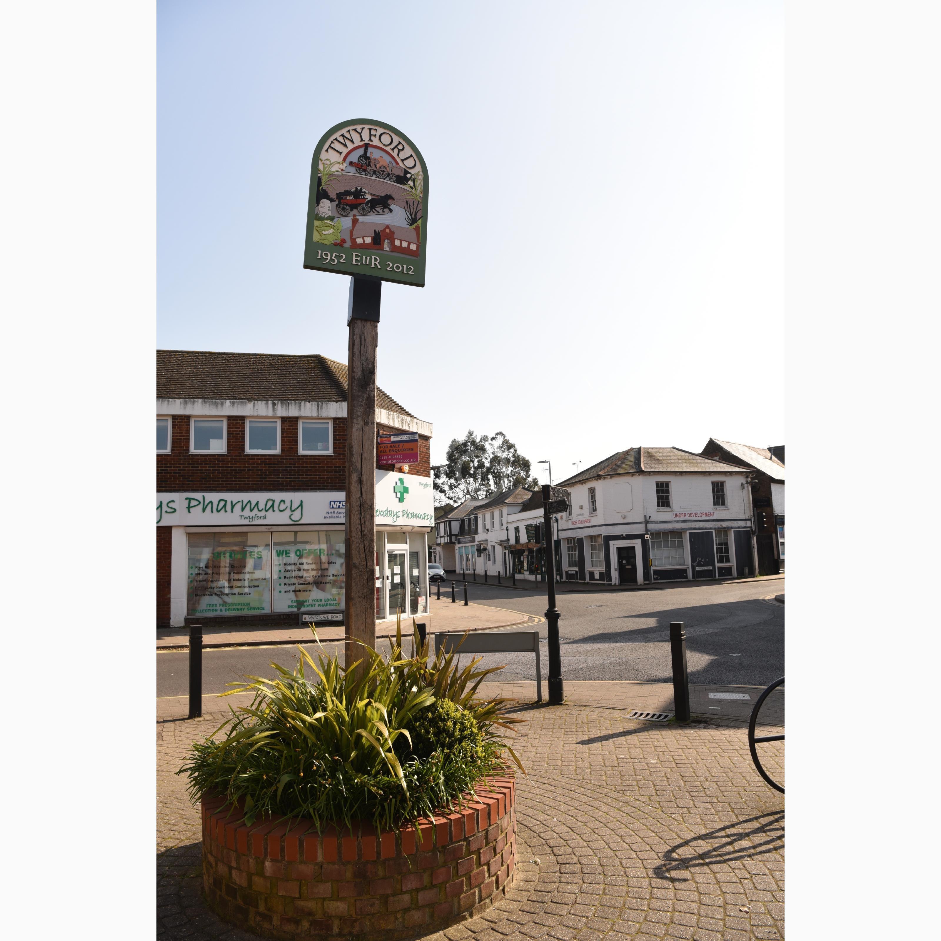 TWYFORD 132661 Photo 1 of 17 Baylis Media Photos