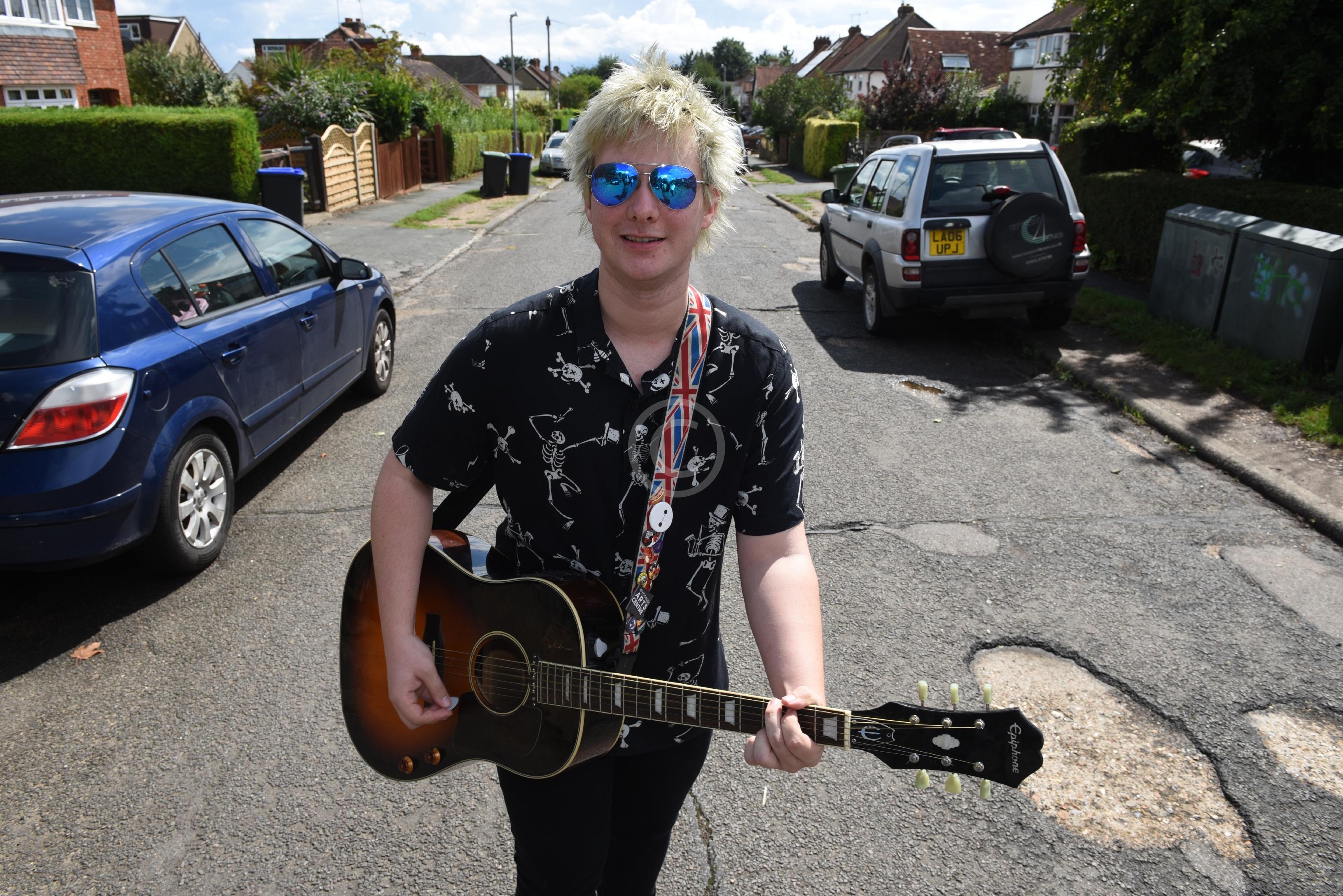 BURNHAM 132903 Photo 2 of 8 Baylis Media Photos