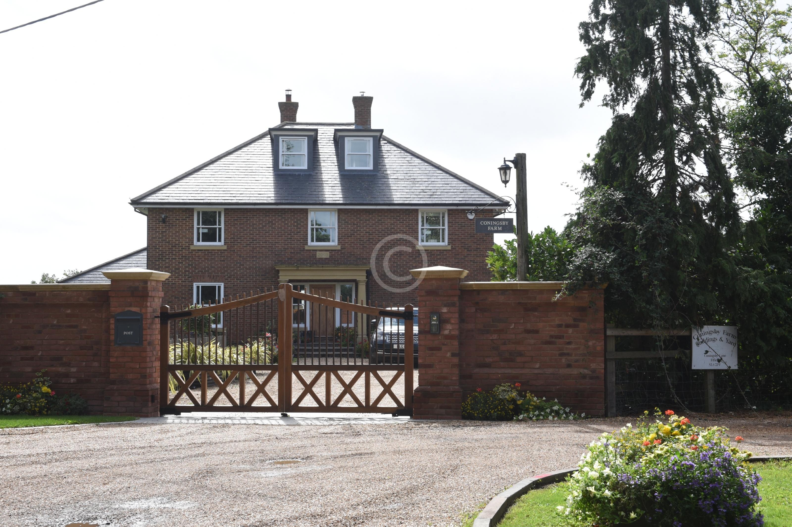 FIFIELD 132927 Photo 1 of 6 Baylis Media Photos