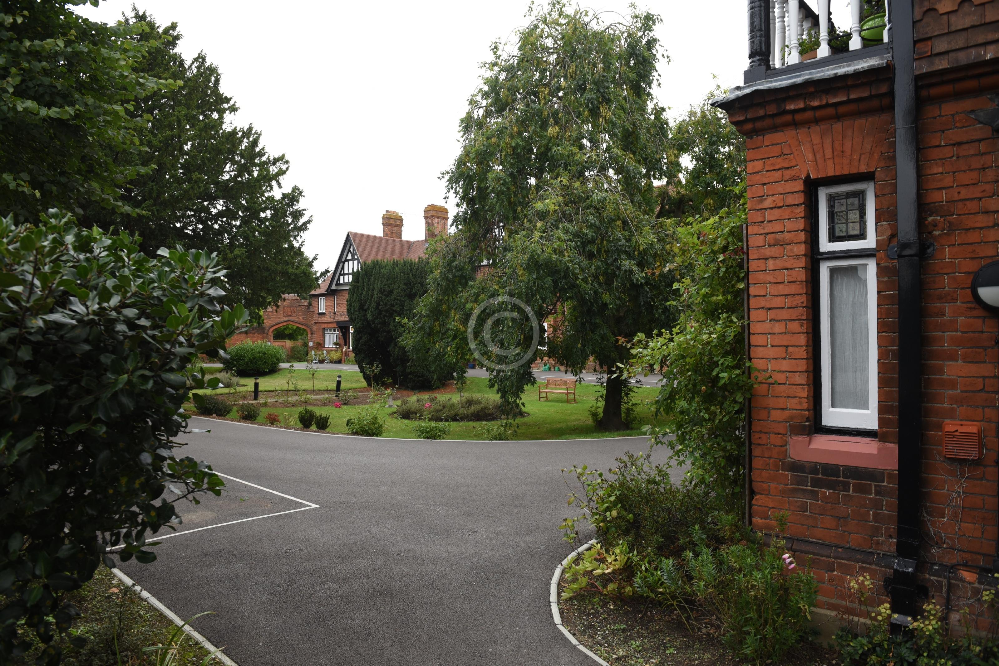 OLD WINDSOR 132934 Photo 1 of 7 Baylis Media Photos