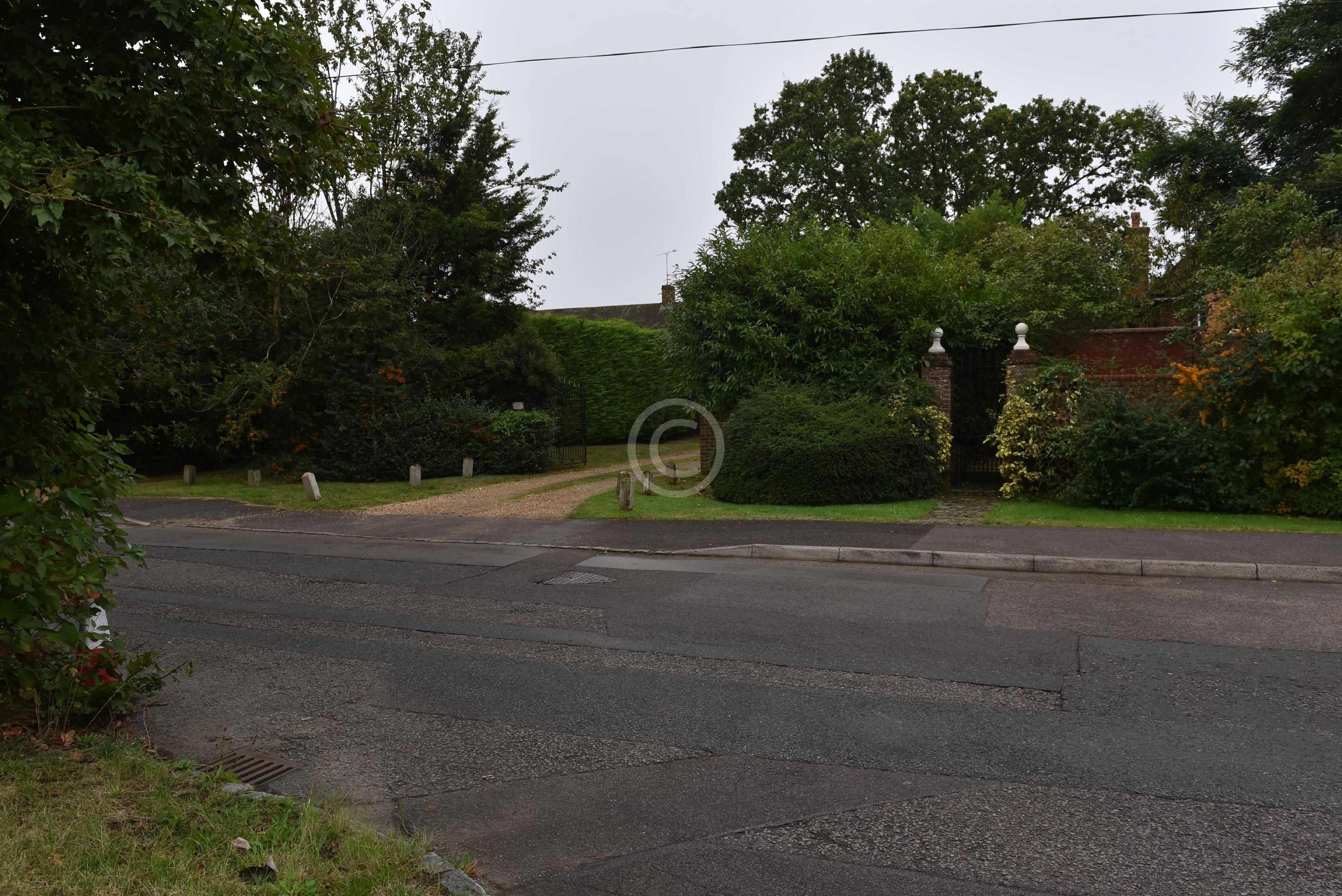 SONNING 133920 Photo 1 of 19 Baylis Media Photos