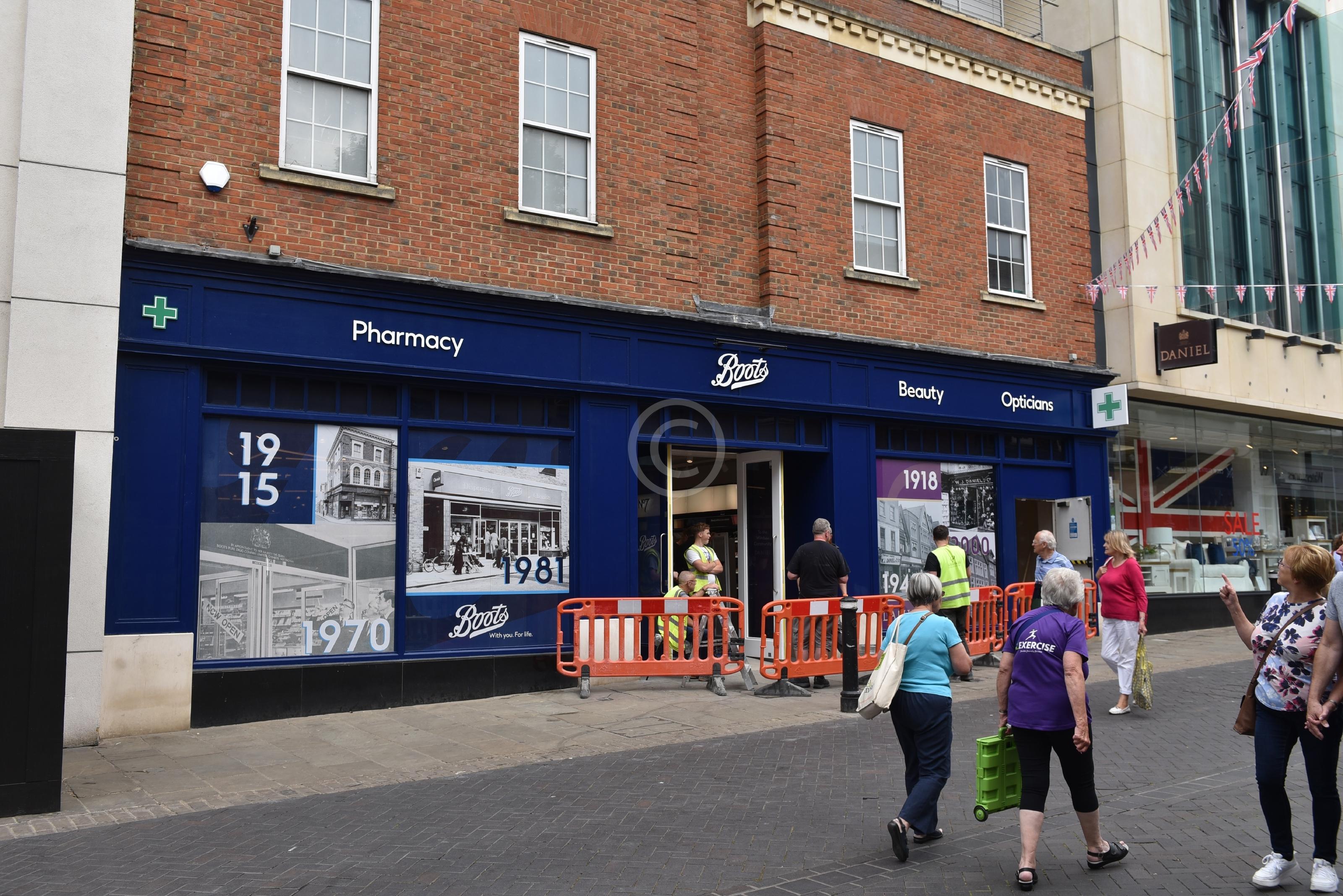 WINDSOR 134641 Photo 1 of 4 Baylis Media Photos