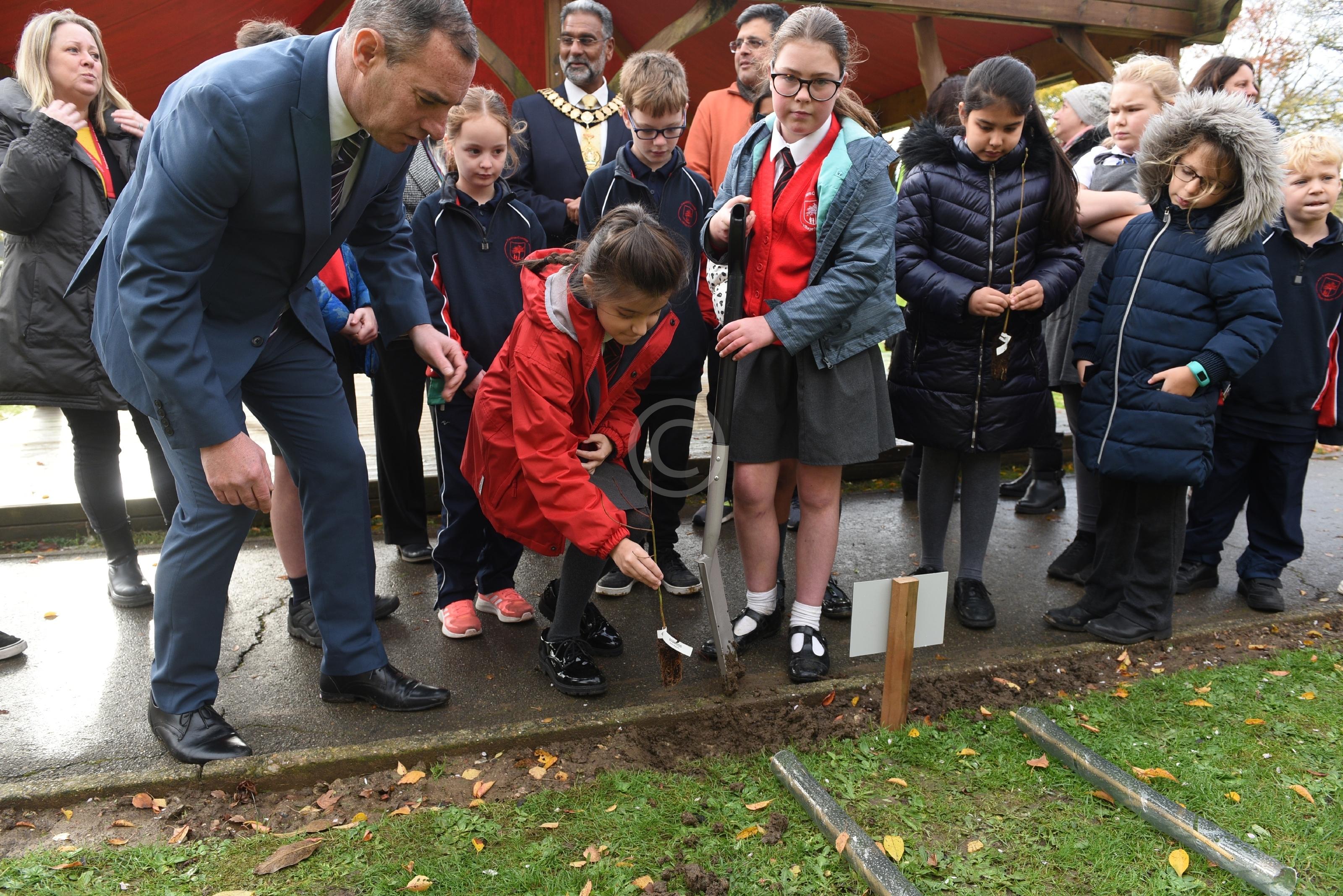 FARNHAM COMMON 135059 Photo 1 of 33 Baylis Media Photos