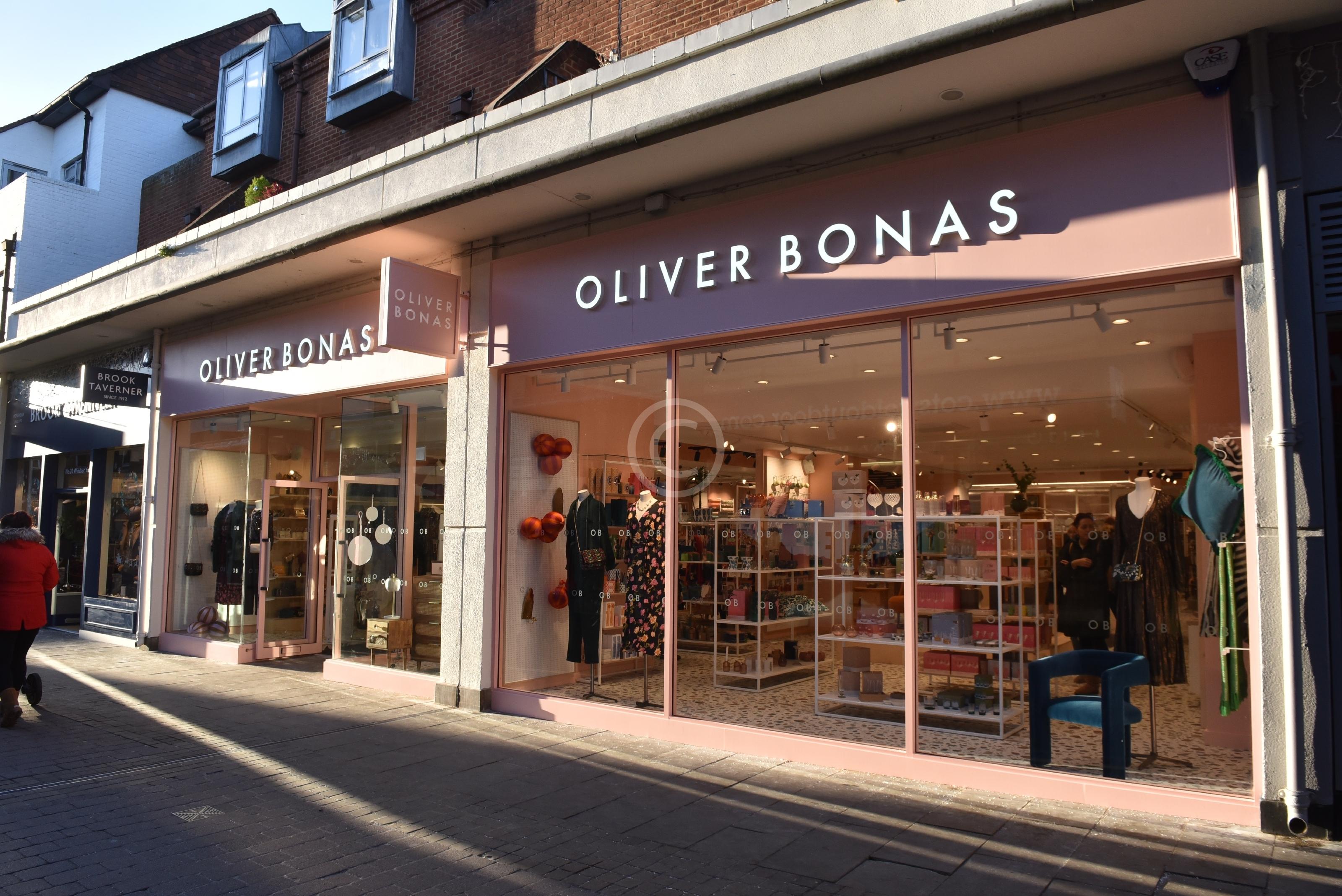 WINDSOR 135104 Photo 1 of 5 Baylis Media Photos