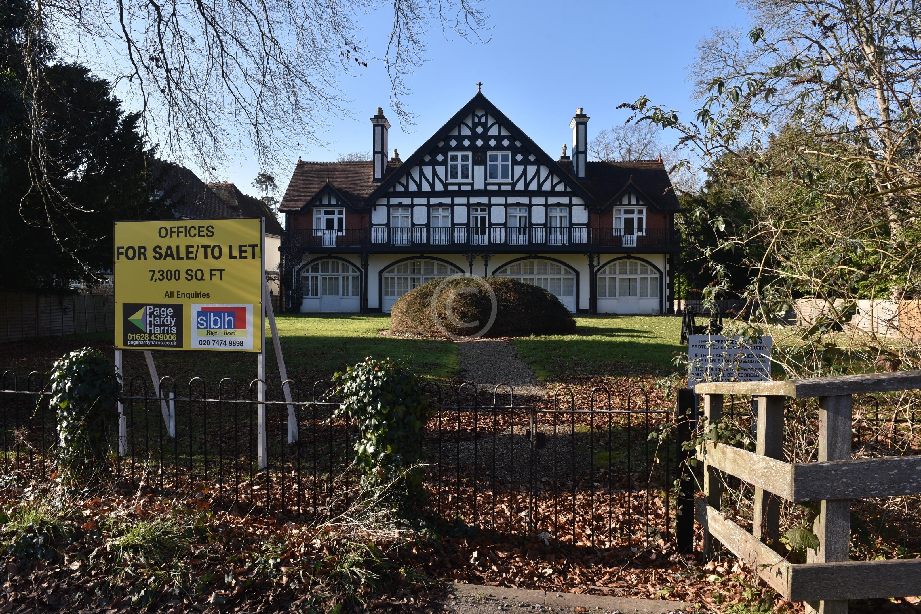 MAIDENHEAD 135222 Photo 1 of 16 Baylis Media Photos