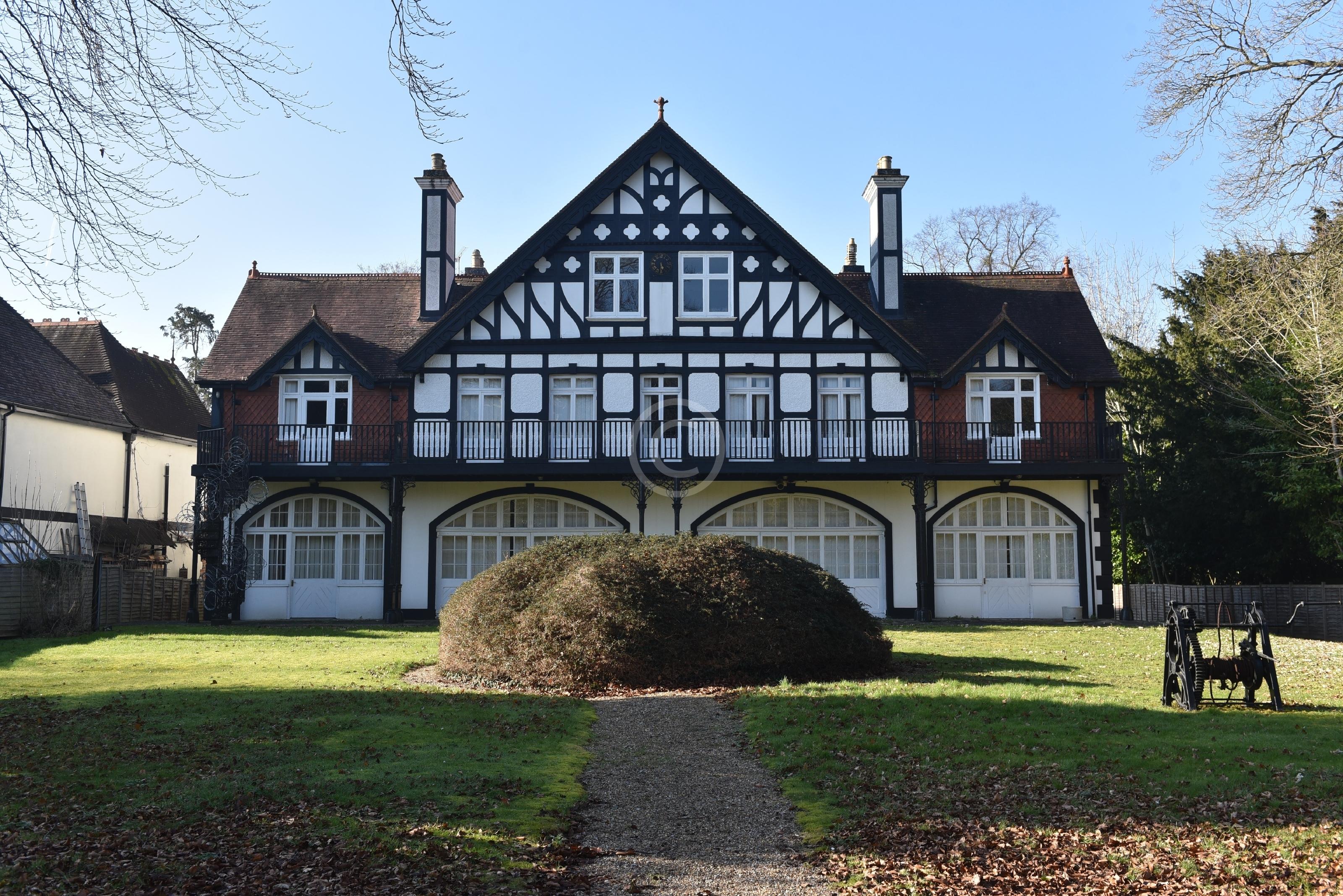 MAIDENHEAD 135222 Photo 1 of 16 Baylis Media Photos