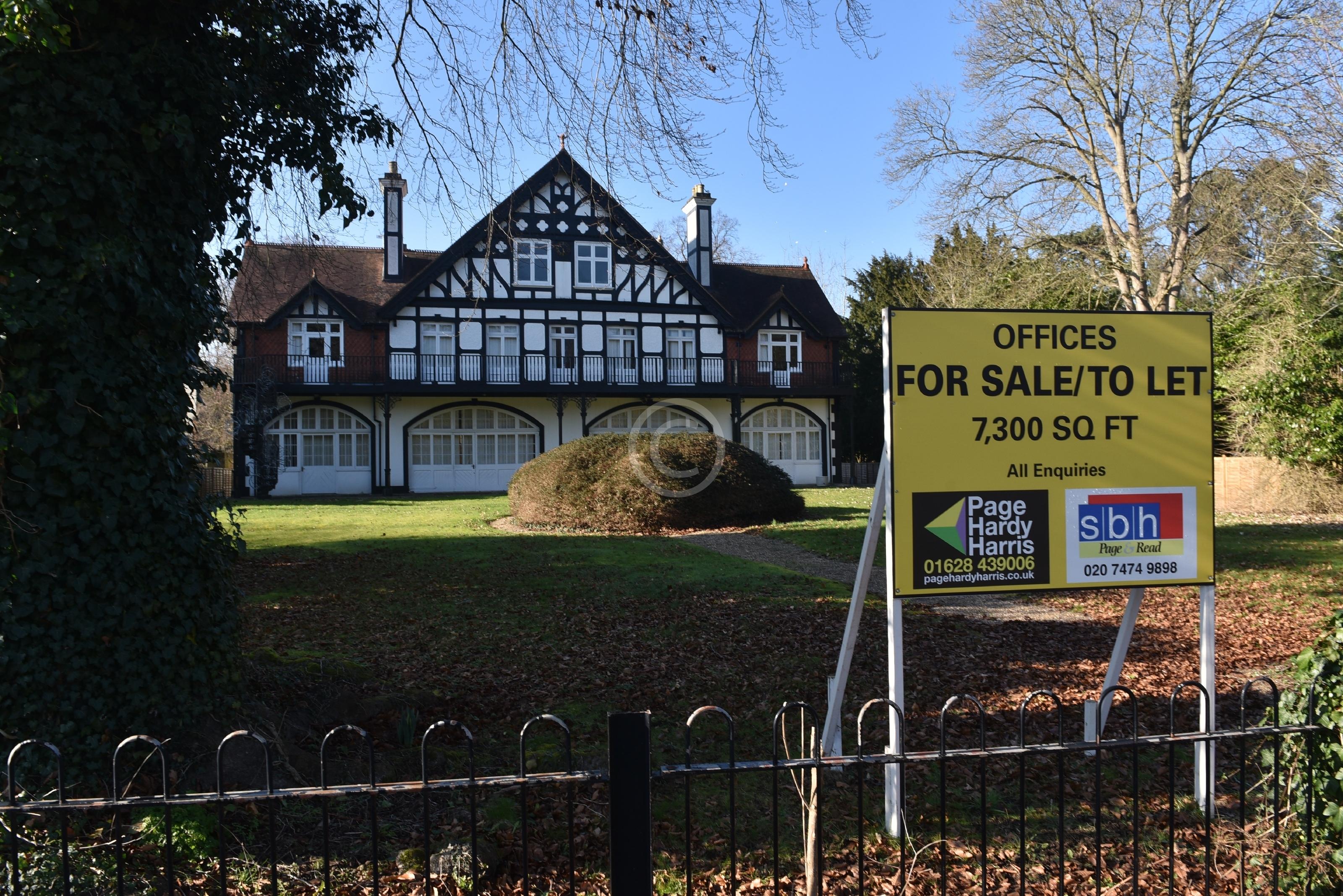 MAIDENHEAD 135222 Photo 1 of 16 Baylis Media Photos