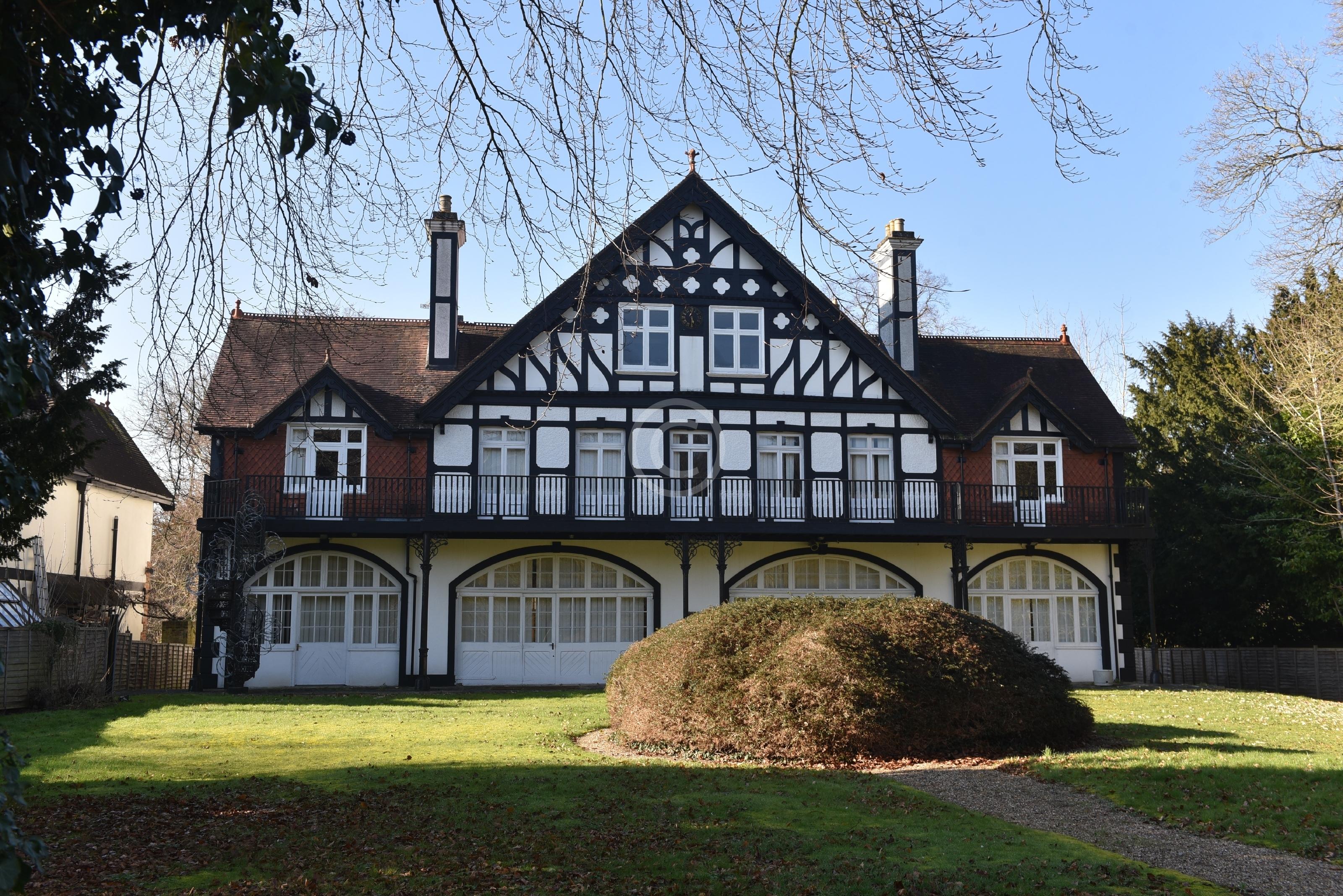 MAIDENHEAD 135222 Photo 1 of 16 Baylis Media Photos