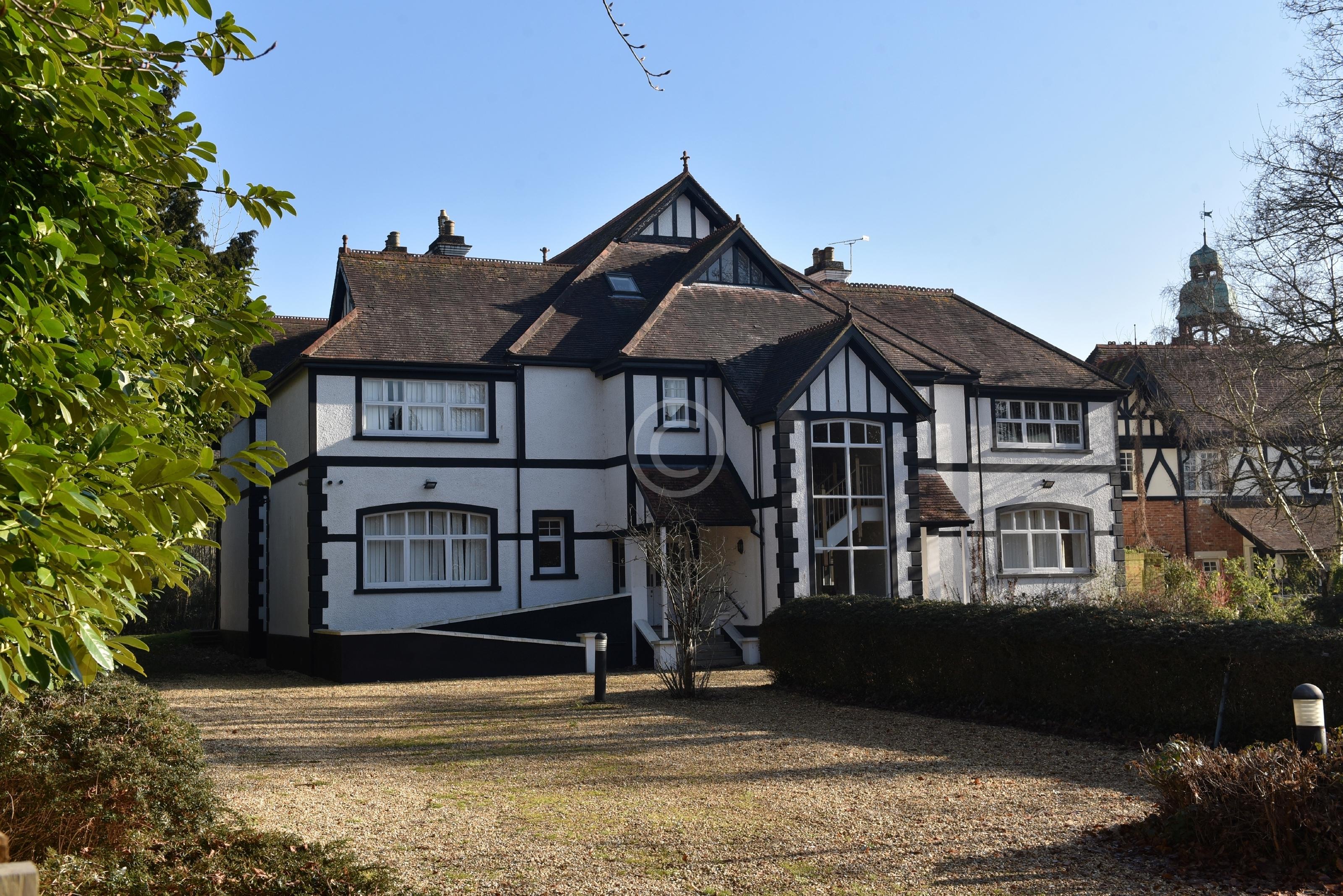 MAIDENHEAD 135222 Photo 1 of 16 Baylis Media Photos