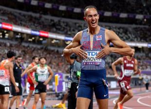 "Be Brave": Donovan's gutsy run sends him through to World Champs semis "Be Brave": Donovan's gutsy run sends him through to World Champs semis