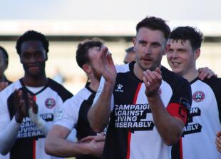 Magpies leave it late as Dulson fires Maidenhead United past 10-man Eastbourne Magpies leave it late as Dulson fires Maidenhead United past 10-man Eastbourne