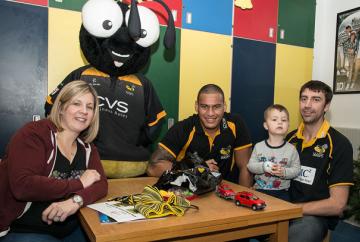 Rugby heroes spread Christmas cheer at children's ward