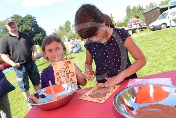 Ava Dawes 6, Tegan Lorey 6. Fifield Fun Day, Fifield. It almost didn’t take place due to lack of volunteers. Charities benefiting this year are Taplow Traffic Charity Trust and Hearing Dogs.