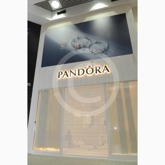 Pandora shop opening in the The Nicholsons Centre,Maidenhead.