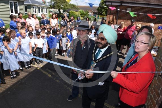 Cippenham Inftnat School, Dennis Way, Slough The Mayor of Slough Cllr Paul Sohal will be opening a newly refurbished library at the school. 