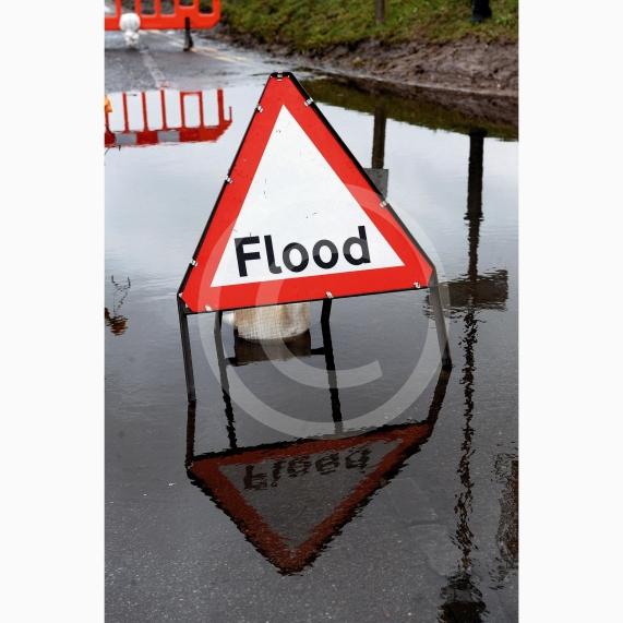 Updated flooding pictures in Cookham. Cookham Causeway/moor