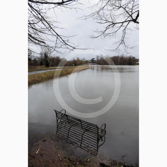 Updated flooding pictures in Cookham. Cookham Causeway/moor