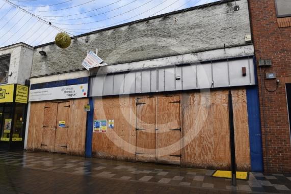 Maidenhead High St, Empty Shops inc Former Post Office and soon to close Boville Art shop.