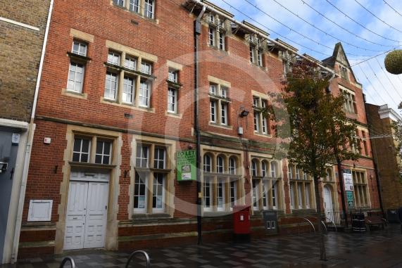 Maidenhead High St, Empty Shops inc Former Post Office and soon to close Boville Art shop.