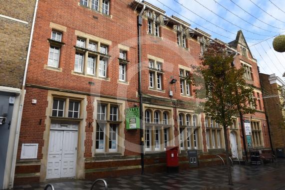 Maidenhead High St, Empty Shops inc Former Post Office and soon to close Boville Art shop.