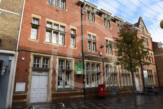 Maidenhead High St, Empty Shops inc Former Post Office and soon to close Boville Art shop.