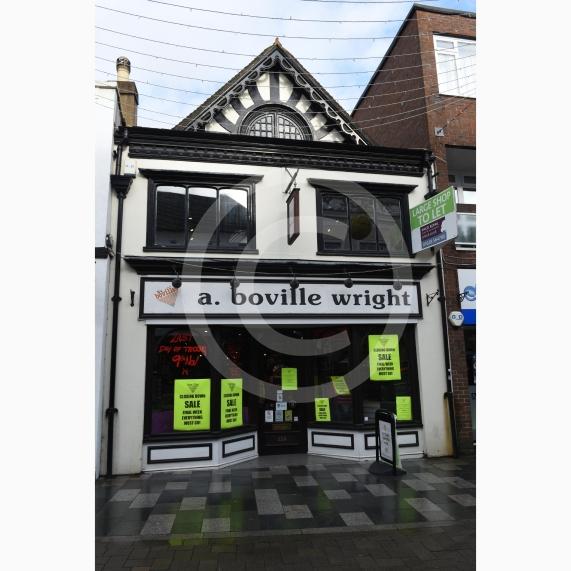 Maidenhead High St, Empty Shops inc Former Post Office and soon to close Boville Art shop.
