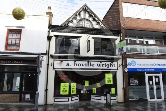 Maidenhead High St, Empty Shops inc Former Post Office and soon to close Boville Art shop.
