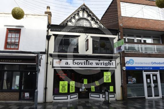Maidenhead High St, Empty Shops inc Former Post Office and soon to close Boville Art shop.