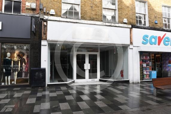Maidenhead High St, Empty Shops inc Former Post Office and soon to close Boville Art shop.