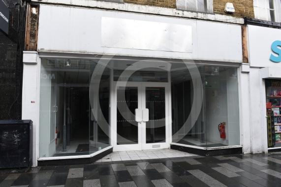 Maidenhead High St, Empty Shops inc Former Post Office and soon to close Boville Art shop.