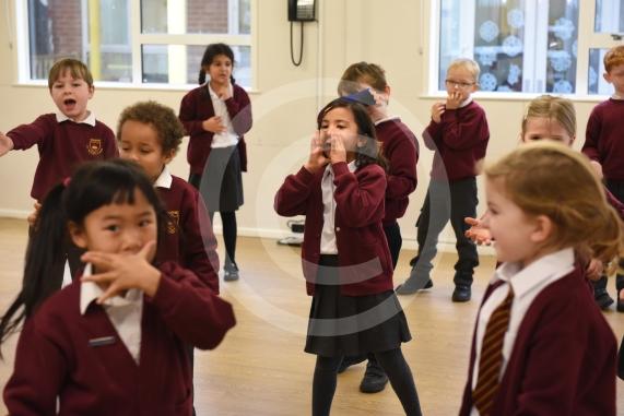 Holyport Primary, Stroud Farm Road, HolyportYears 1 & 2 pupils having a Great Fire of London workshop.