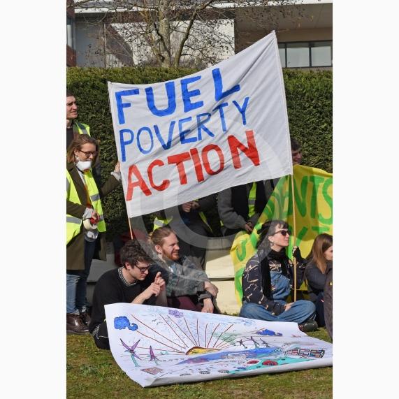 Anti-fracking network Reclaim the Power assembling a 4-metre fracking rig to blockade the Centrica HQ, protesting against the company's &pound;100 million financing to fracking firm Cuadrilla. Pictures by Emma Sheppard