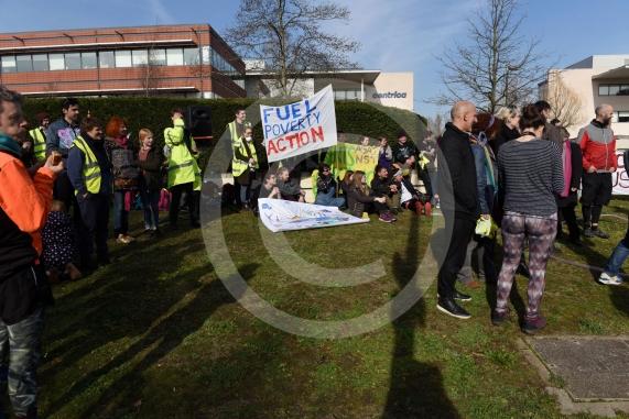 Anti-fracking network Reclaim the Power assembling a 4-metre fracking rig to blockade the Centrica HQ, protesting against the company's &pound;100 million financing to fracking firm Cuadrilla. Pictures by Emma Sheppard