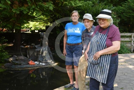 Maidenhead artist Eunice Goodman is at Ray Mill Island, Boulters Lock, Maidenhead to clean her statue – Swan MaidenEunice Goodman with her husband, Charles and Olympic GB rower Karon Phillips