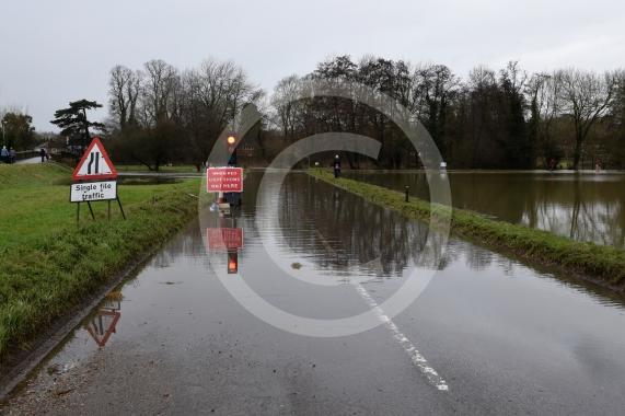 Flooding and closed roads, The Pound, Cookham