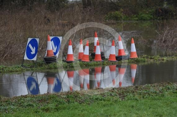 Flooding and closed roads, The Pound, Cookham