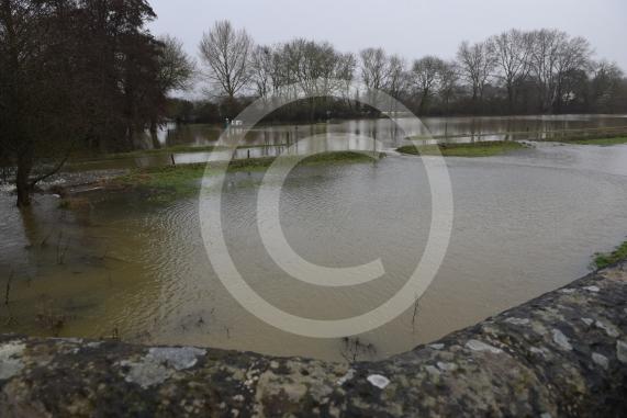 Flooding and closed roads, The Pound, Cookham
