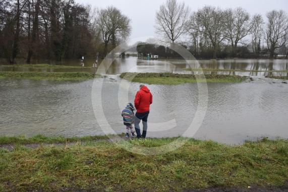 Flooding and closed roads, The Pound, Cookham