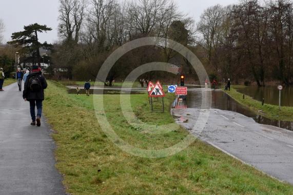 Flooding and closed roads, The Pound, Cookham