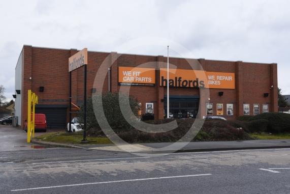 Halfords, 380 Bath Road, Slough