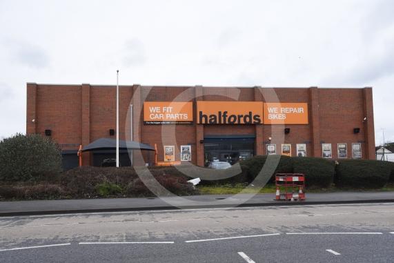 Halfords, 380 Bath Road, Slough