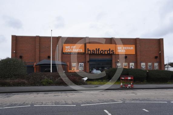 Halfords, 380 Bath Road, Slough