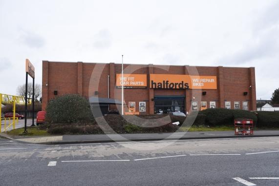 Halfords, 380 Bath Road, Slough